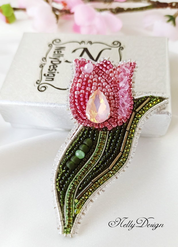 Rezervat - Lalea - Brosa-martisor broderie manuala