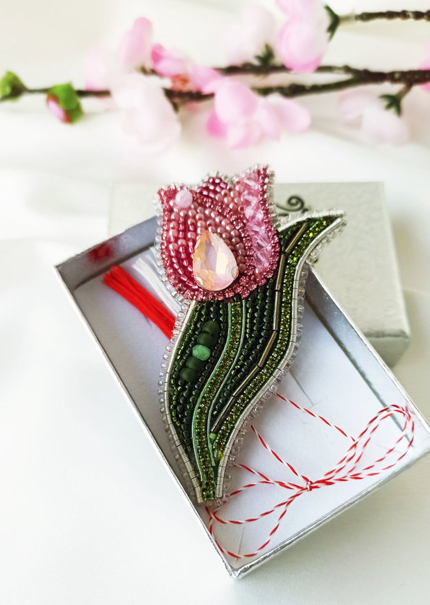 Rezervat - Lalea - Brosa-martisor broderie manuala