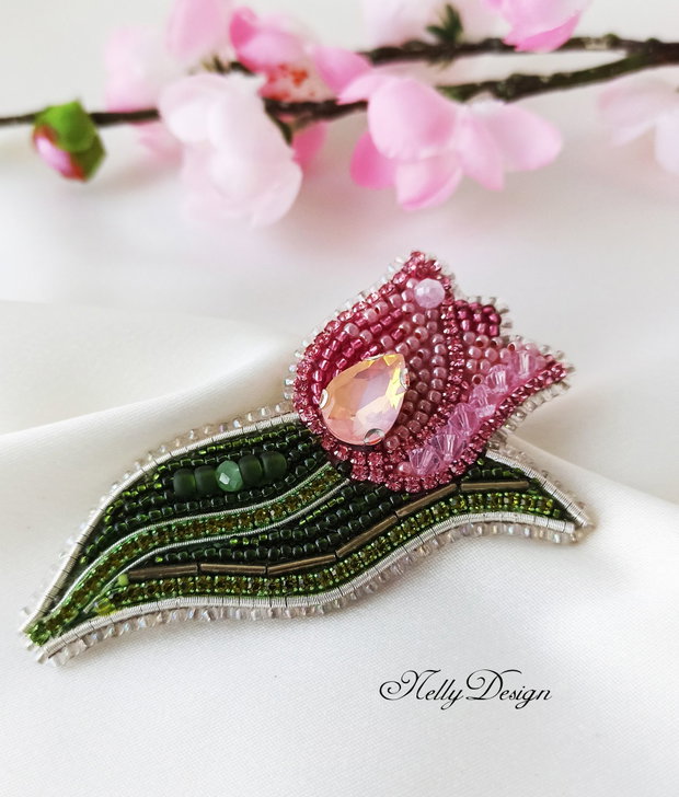 Rezervat - Lalea - Brosa-martisor broderie manuala