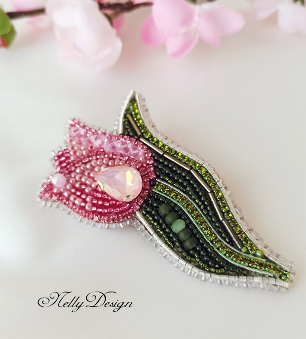 Rezervat - Lalea - Brosa-martisor broderie manuala