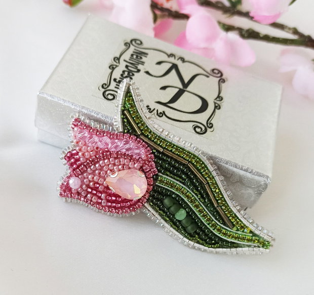 Rezervat - Lalea - Brosa-martisor broderie manuala