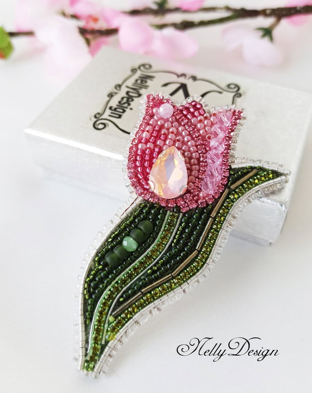 Rezervat - Lalea - Brosa-martisor broderie manuala