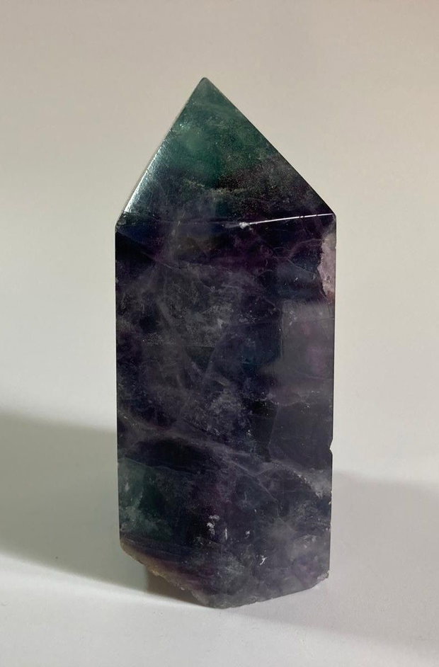 Fluorit Rainbow (Curcubeu) - Obelisc brut din piatra semipretioasa