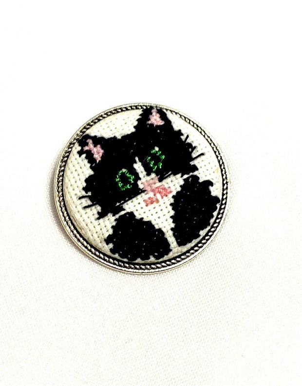 Brosa unicat cu broderie manuala