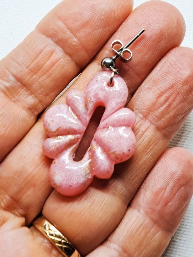 Cercei roz sidefat confectionati din lut polimeric si accesorii otel inoxidabil