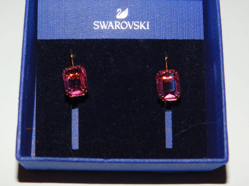 SWAROVSKI,  cercei   cristal, originali, ambalaj original,  superbi , noi  etichete atasate, ambalaje  originale