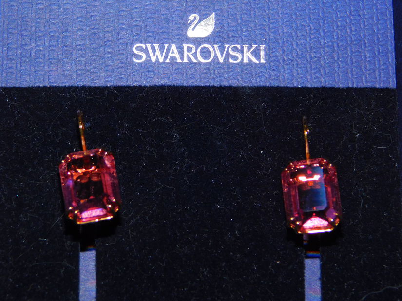 SWAROVSKI,  cercei   cristal, originali, ambalaj original,  superbi , noi  etichete atasate, ambalaje  originale