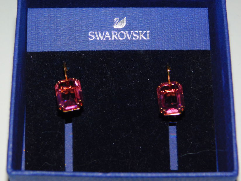 SWAROVSKI,  cercei   cristal, originali, ambalaj original,  superbi , noi  etichete atasate, ambalaje  originale