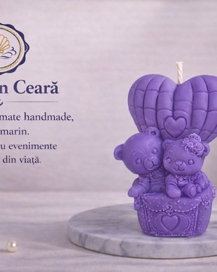 Lumânare decorativă handmade Cuplu ursuleți cu inimă  ceară de soia, ideală ca mărturie