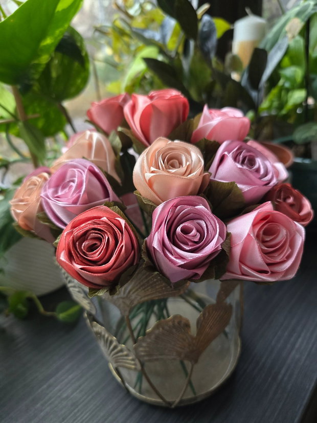 Trandafiri satin