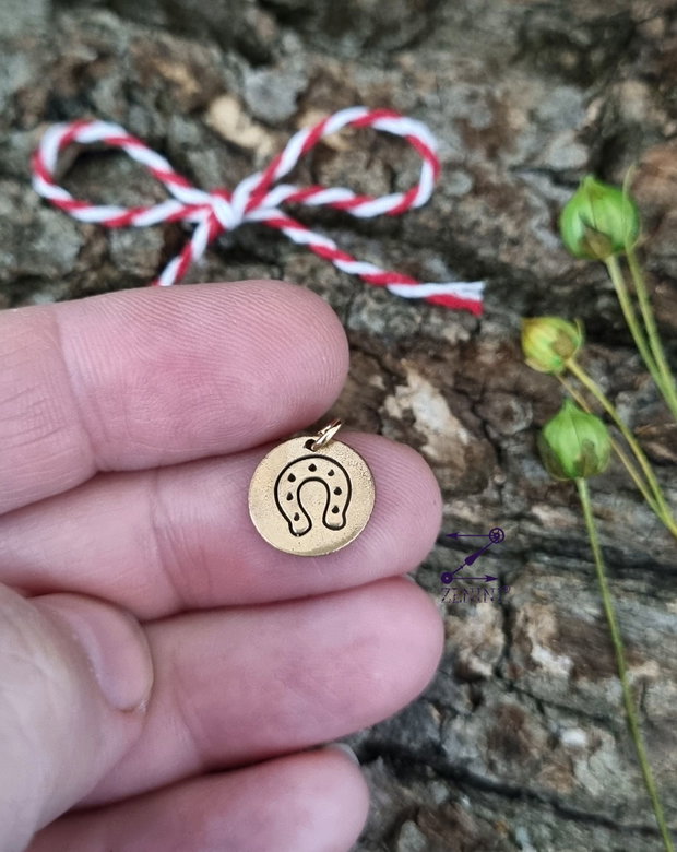 Martisor potcoava din bronz, martisor bronz, martisor potcoava, pandantiv potcoava bronz, medalion potcoava bronz
