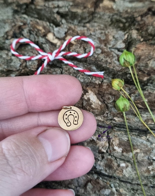 Martisor potcoava din bronz, martisor bronz, martisor potcoava, pandantiv potcoava bronz, medalion potcoava bronz