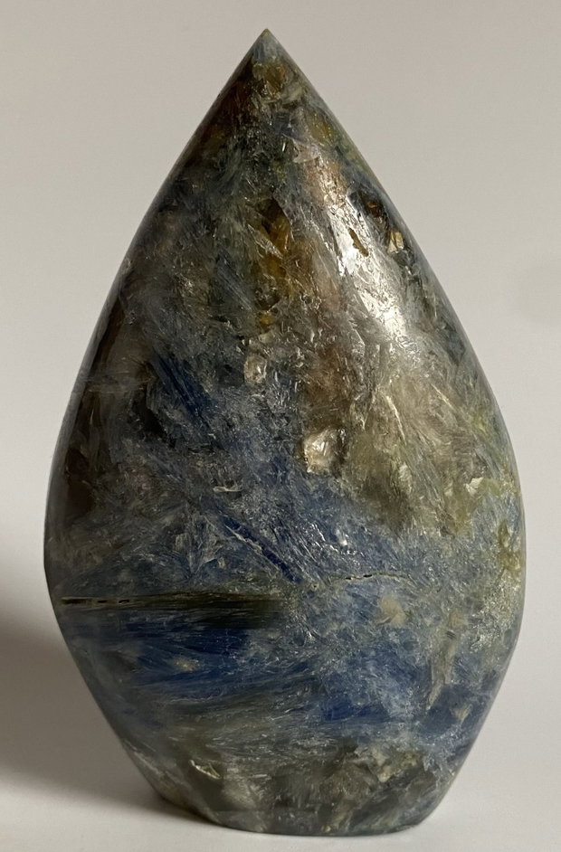 Cianit - Sculptura piatra semipretioasa