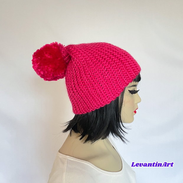 Fes gros roz fucsia cu mot supradimensionat. Fes dama crosetat. Caciula femei, tricotata manual