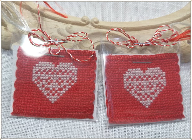 MARTISOR CUSUT CU MOTIV POPULAR-INIMIOARA
