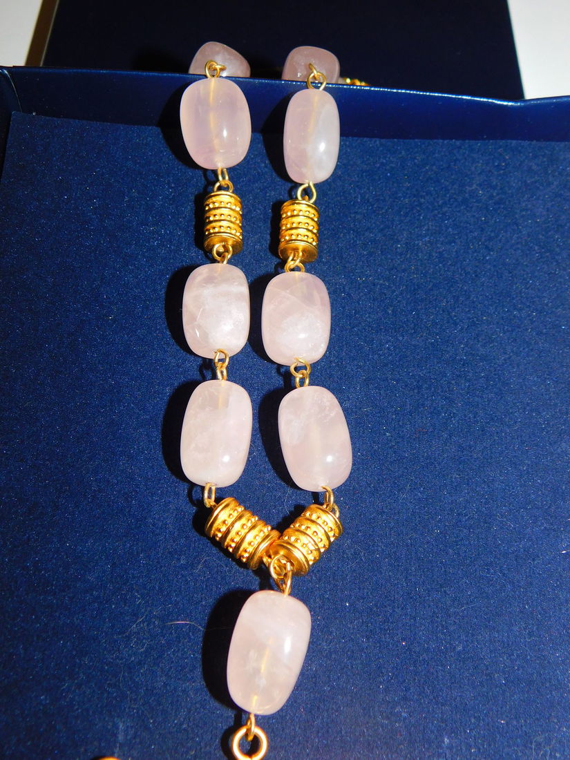 Bijuterii Precolumbiene - colier  masiv ,  cuart roz, placat aur  24 K