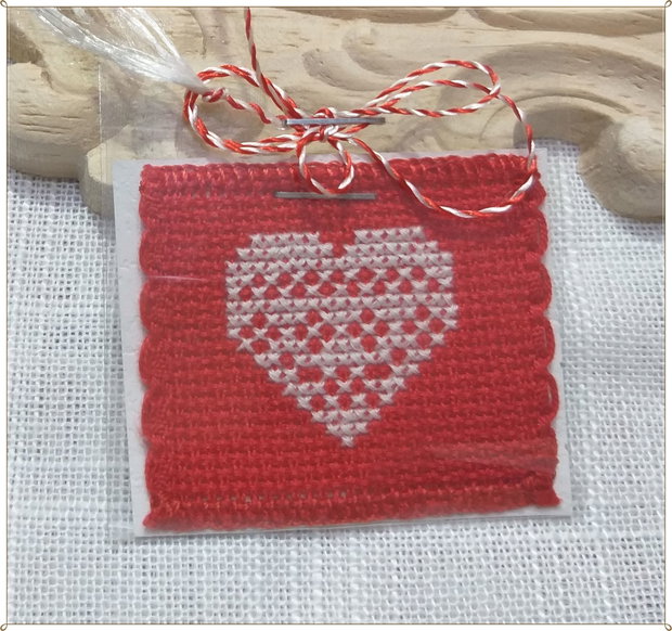 MARTISOR CUSUT CU MOTIV POPULAR-INIMIOARA