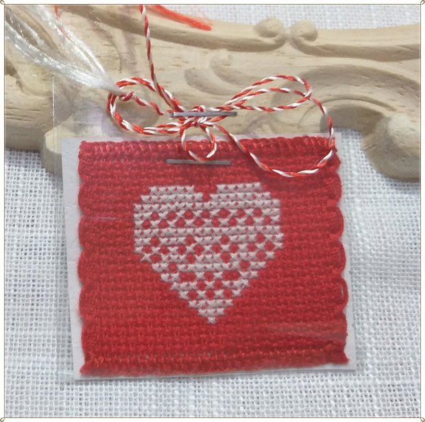 MARTISOR CUSUT CU MOTIV POPULAR-INIMIOARA