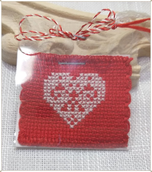 MARTISOR CUSUT CU MOTIV POPULAR-INIMIOARA