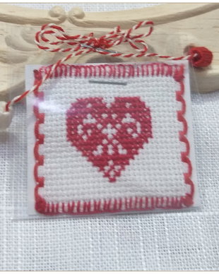 MARTISOR CUSUT CU MOTIV POPULAR-INIMIOARA
