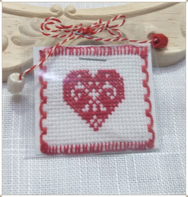 MARTISOR CUSUT CU MOTIV POPULAR-INIMIOARA