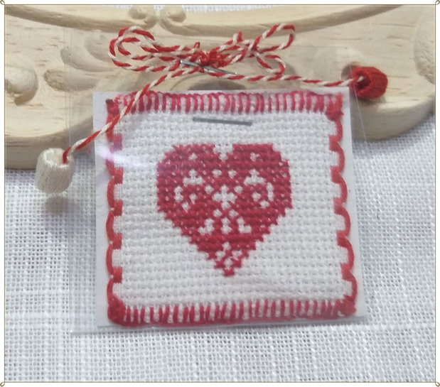MARTISOR CUSUT CU MOTIV POPULAR-INIMIOARA