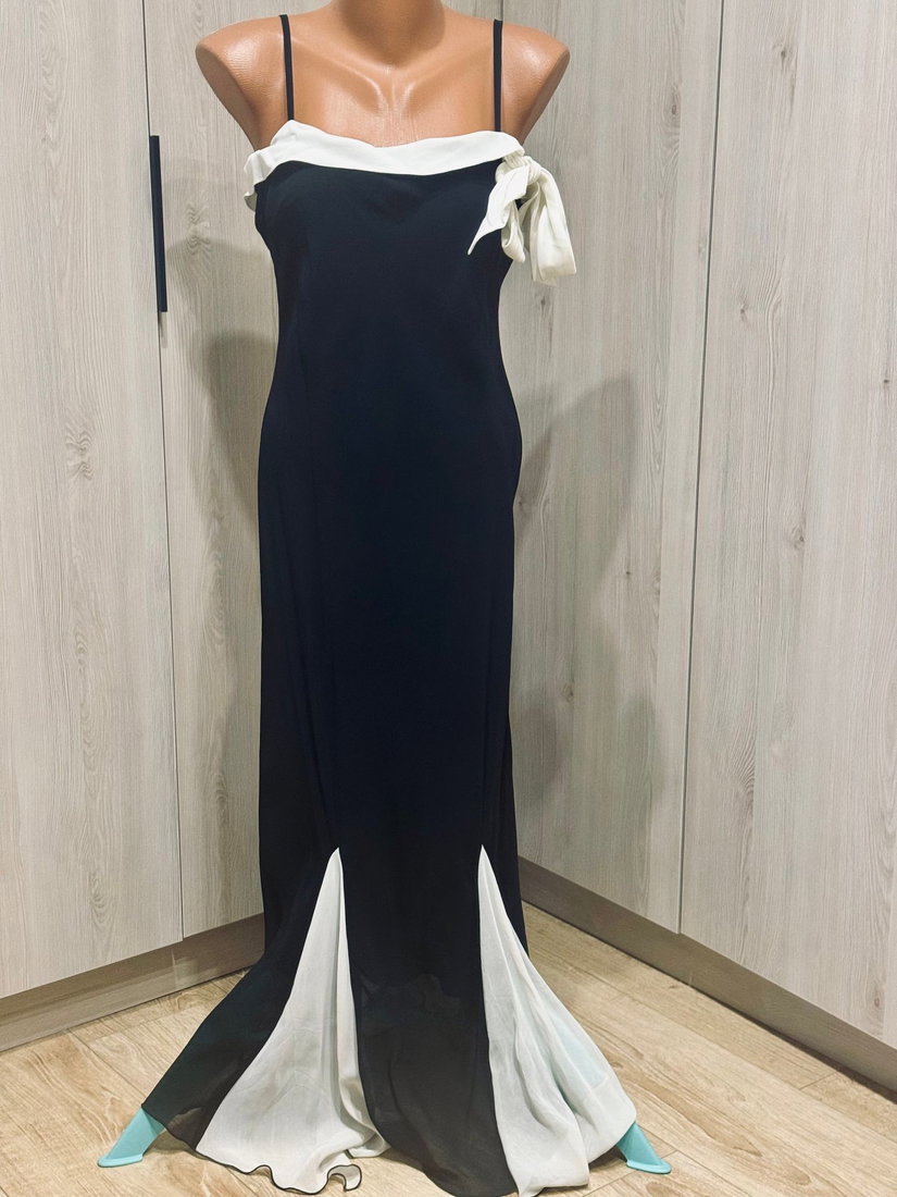 ELEGANTA SI RAFINATA ROCHIE ALB/NEGRU VASCOZA MARIME 12