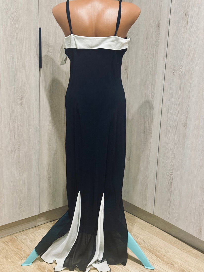 ELEGANTA SI RAFINATA ROCHIE ALB/NEGRU VASCOZA MARIME 12