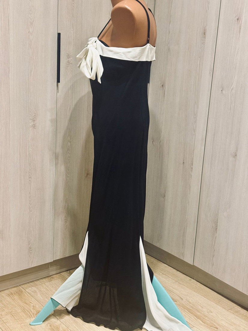 ELEGANTA SI RAFINATA ROCHIE ALB/NEGRU VASCOZA MARIME 12