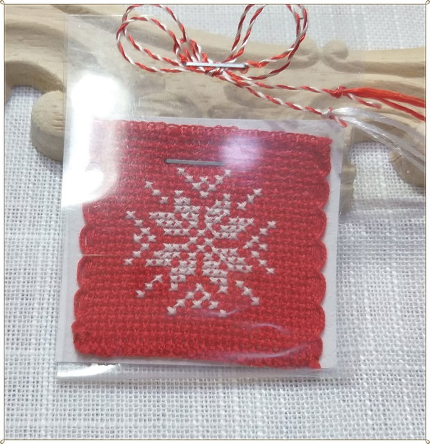 MARTISOR CUSUT CU MOTIV POPULAR