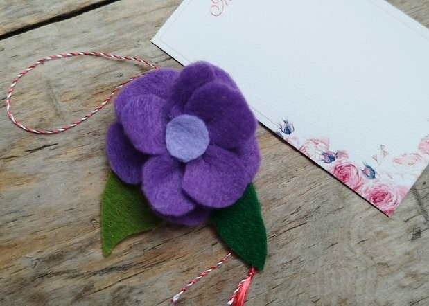 Brosa floare fetru, martisor