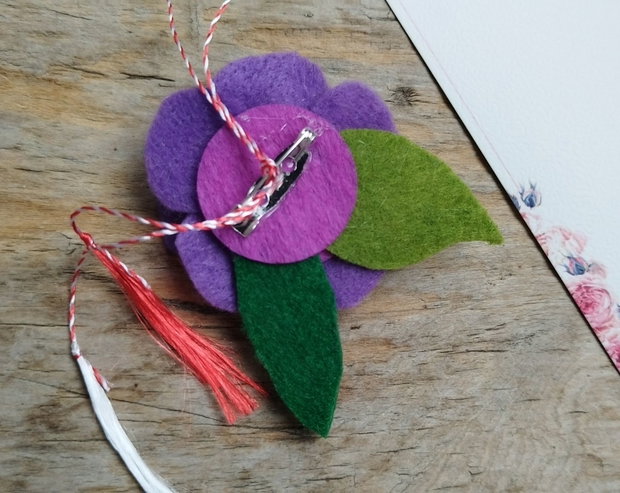 Brosa floare fetru, martisor