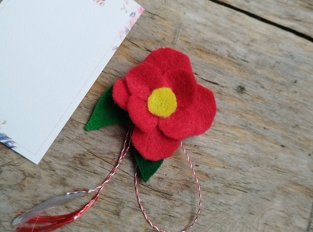 Brosa floare fetru, martisor