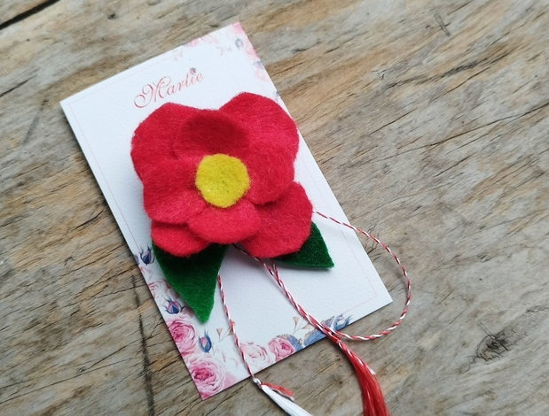 Brosa floare fetru, martisor