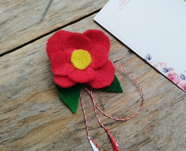 Brosa floare fetru, martisor