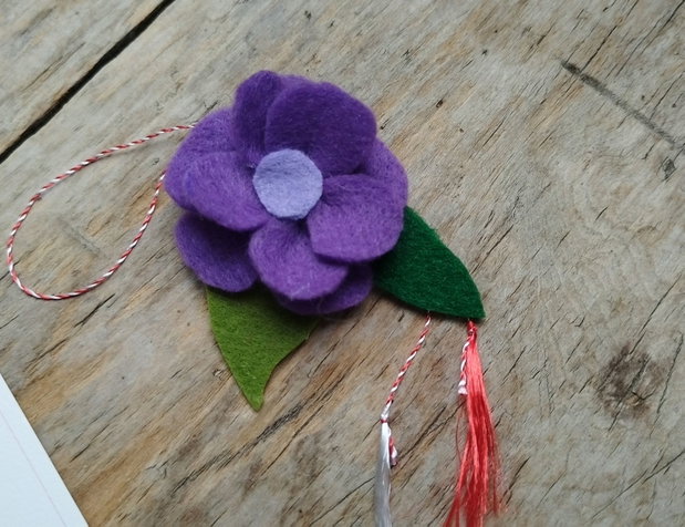 Brosa floare fetru, martisor