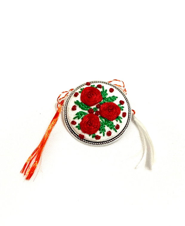 Brosa cu broderie manuala - ramura cu flori