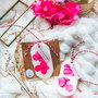 Martisor parfumat din ceara de soia in pungulita fina
