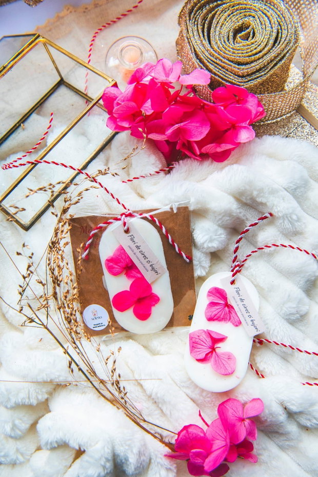 Martisor parfumat din ceara de soia in pungulita fina