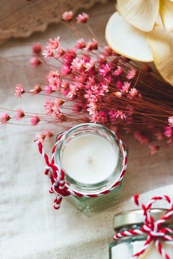 Martisor lumanare parfumata din ceara de soia