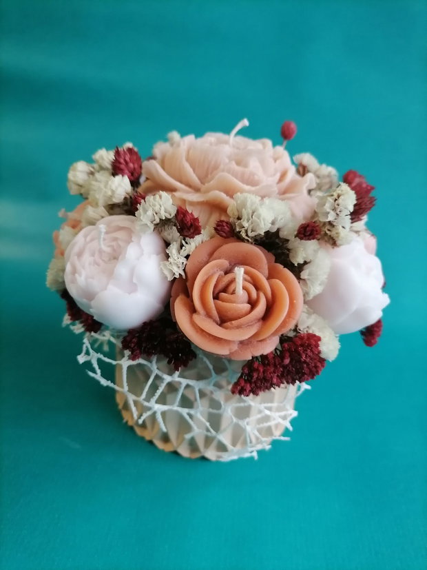 Aranjament floral din lumânări parfumate din ceară de soia handmade, unicat