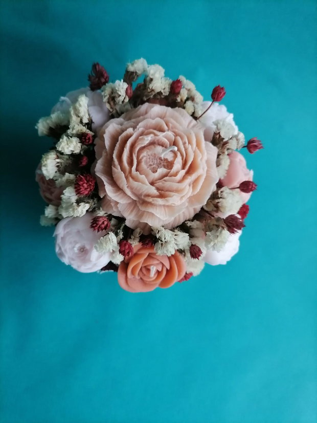 Aranjament floral din lumânări parfumate din ceară de soia handmade, unicat