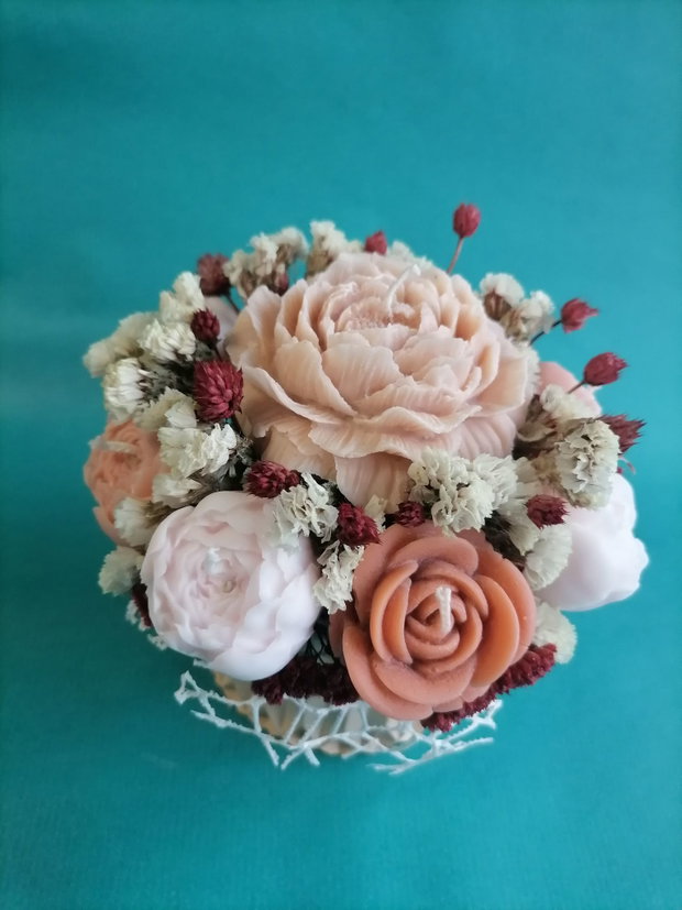 Aranjament floral din lumânări parfumate din ceară de soia handmade, unicat