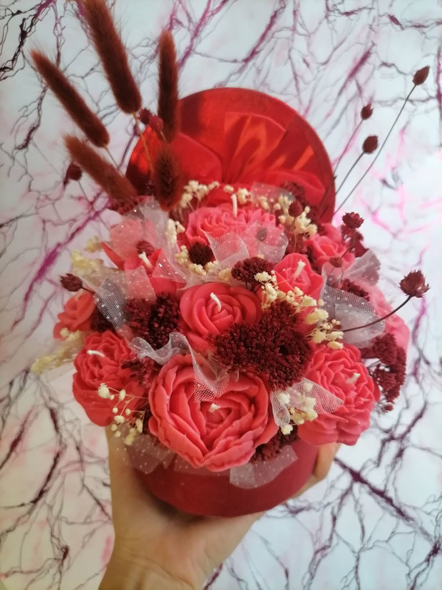 Aranjament floral din lumânări parfumate din ceară de soia handmade, unicat