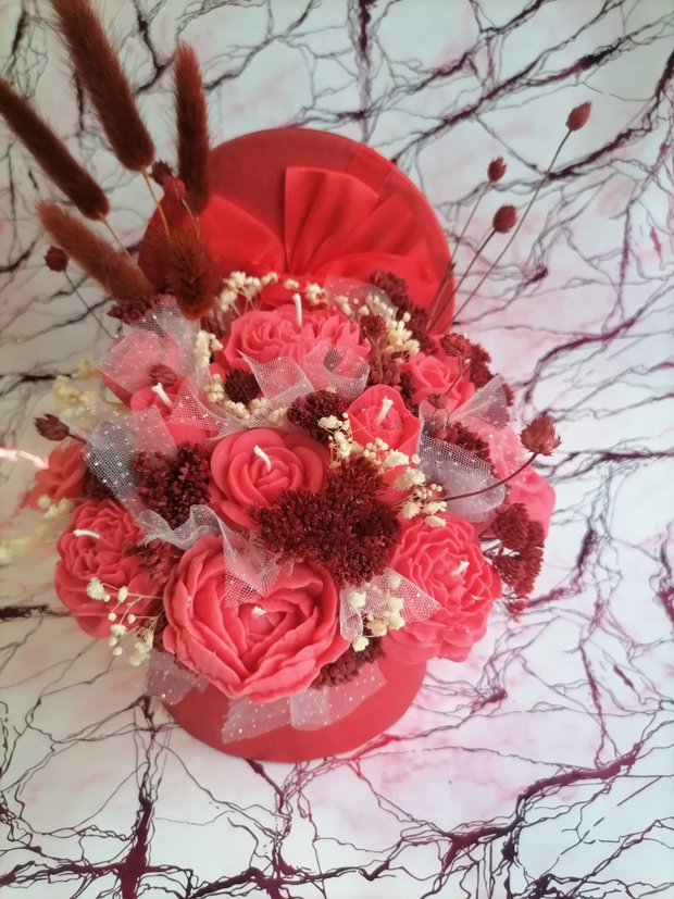 Aranjament floral din lumânări parfumate din ceară de soia handmade, unicat