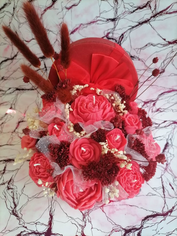 Aranjament floral din lumânări parfumate din ceară de soia handmade, unicat