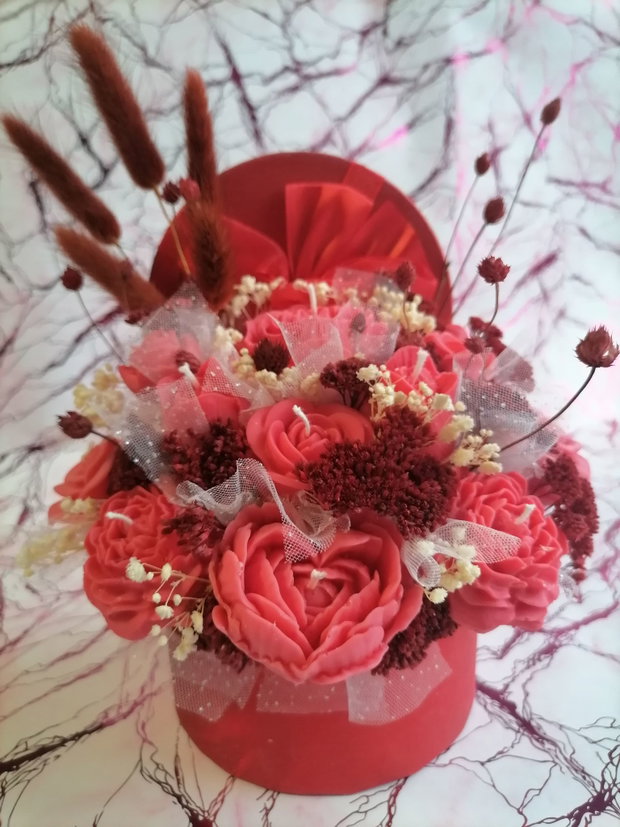 Aranjament floral din lumânări parfumate din ceară de soia handmade, unicat