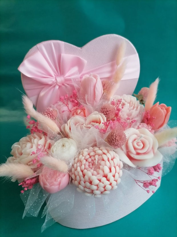 Aranjament floral din lumânări parfumate din ceară de soia handmade, unicat