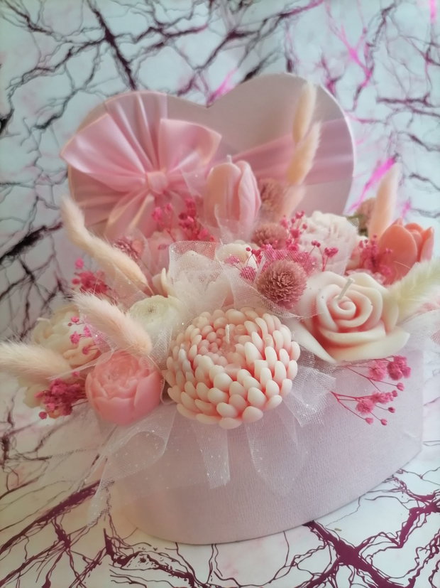 Aranjament floral din lumânări parfumate din ceară de soia handmade, unicat