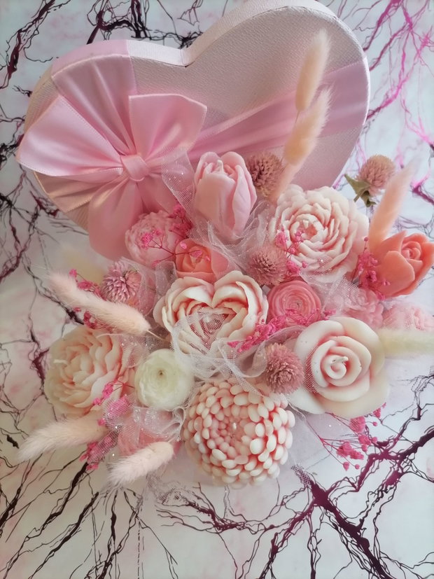 Aranjament floral din lumânări parfumate din ceară de soia handmade, unicat